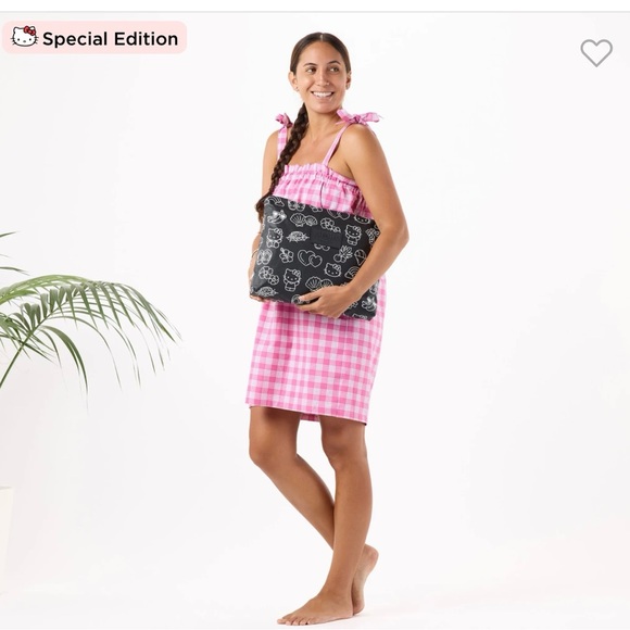 Brand New Limited Edition Hello Kitty Aloha Collection Max Pouch - Picture 2 of 4